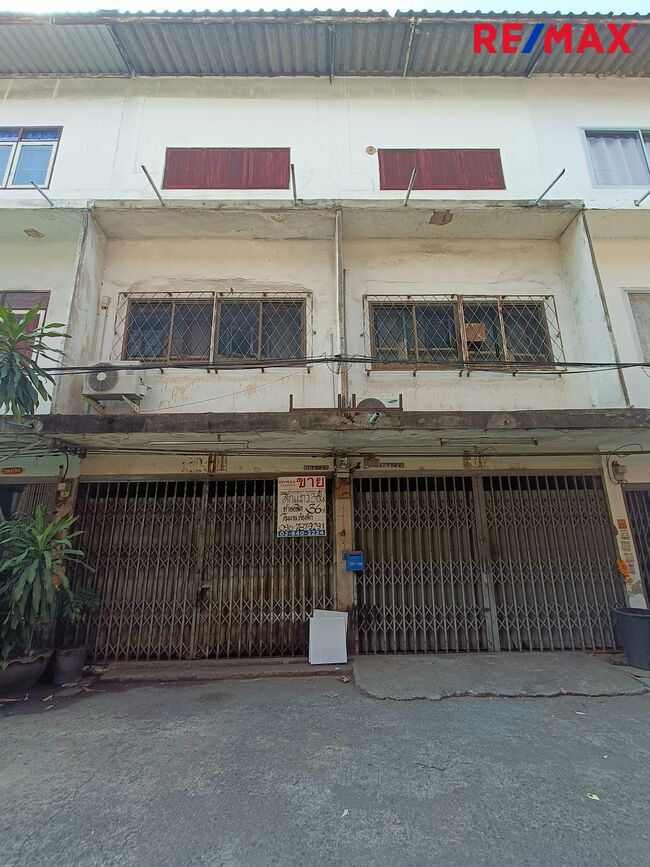 For SaleShophouseBang kae, Phetkasem : Urgent sale!!! Shophouse, good location, near Phetkasem Road. Away from The Mall Bang Khae Blue Line (Lak Song) only 600 meters.