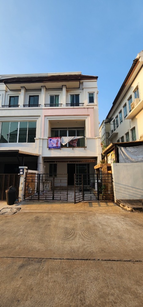 For SaleTownhouseKasetsart, Ratchayothin : Urgent sale, house in the middle of Krung Ratchavipha, corner house, cheapest in the project.