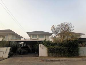For RentHouseMin Buri, Romklao : Single house for rent, Perfect Park Romklao. There is complete air conditioning, 3 bedrooms, 3 bathrooms, can raise pets, rental price 29,000 baht per month.
