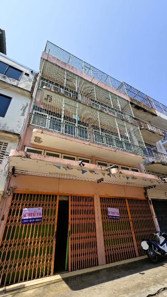 For SaleShophouseWongwianyai, Charoennakor : Spacious space! Urgent sale!! Commercial building, 2 units, 4 and a half floors, Intharapitak 3, near Wong Wian Yai, Icon Siam, good structure, supports the electric train in 2070! Suitable for a home office, hostel or residence.