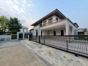 For RentHouseChaengwatana, Muangthong : Modern detached house, corner house, Setthasiri, near the expressway entrance, near Don Mueang, available and ready for rent.