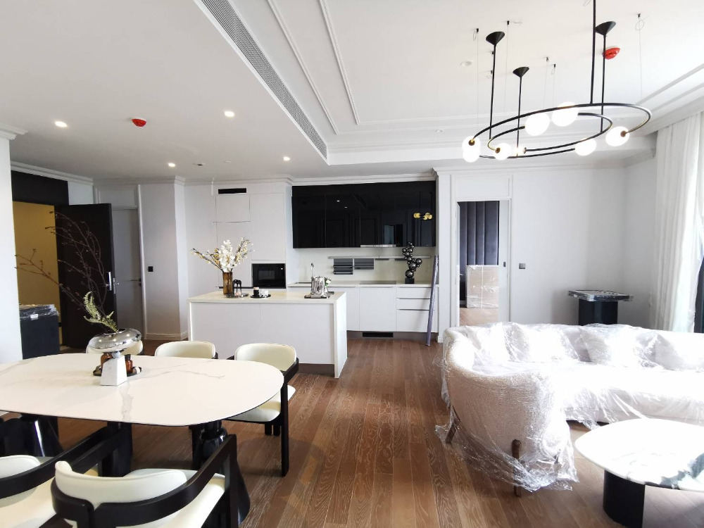 ให้เช่าคอนโดวิทยุ ชิดลม หลังสวน : Muniq Langsuan: 3bed 4bath 123.29sqm. 180,000/mth Am: 0656199198