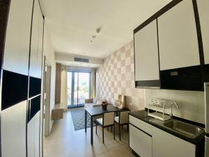For RentCondoRama9, Petchburi, RCA : Condo for rent, The Capital Thonglor-Ekkamai, size 34.40 sq m, floor 141, bedrooms, 1 bathroom, fully furnished, ready to move in.