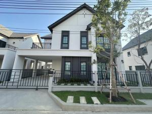For RentHouseBangna, Bearing, Lasalle : HR1464 2-story detached house for rent, Centro Bangna Village, beautifully decorated, nice house. Near Mega Bangna