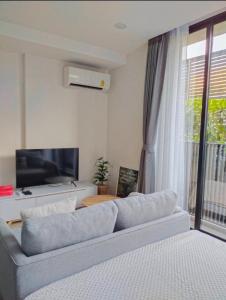 For SaleCondoSukhumvit, Asoke, Thonglor : For sale: Noble Ambience Sukhumvit 42. Noble Ambience Sukhumvit 42. Beautiful, cheap, ready to move in, convenient travel in the heart of Sukhumvit, near BTS Ekkamai. If interested, contact Line @841qqlnr