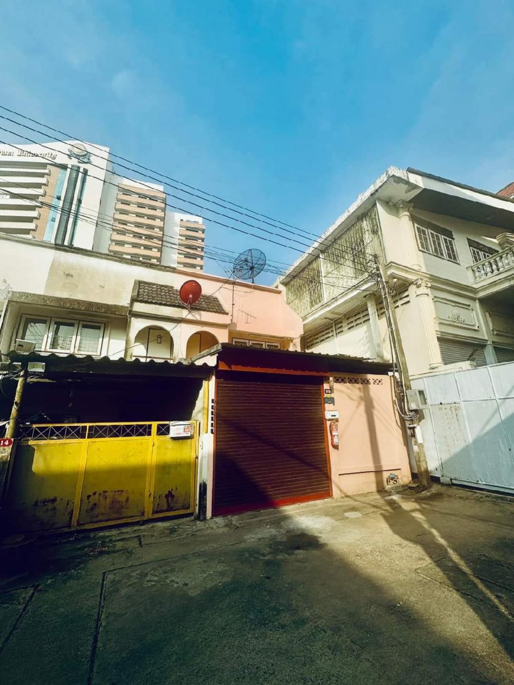 For RentHouseBang kae, Phetkasem : 2-story semi-detached house for rent, completely renovated, beautiful house, ready to move in, near Thotsakan Second Line intersection.