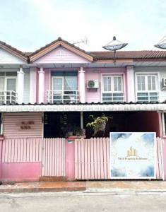 For SaleTownhouseSamut Prakan,Samrong : Kempha Ville Townhouse, 500 meters to the BTS, near the back of the house, Samut Prakan, good price