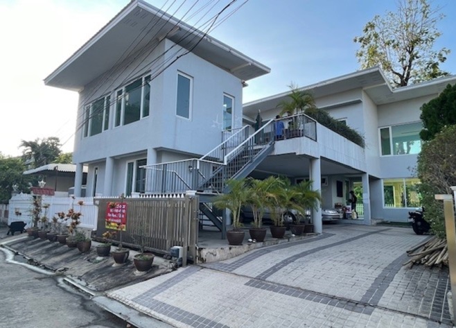 For RentHouseNawamin, Ramindra : For Rent, 2-story detached house for rent, The Atrium Phahonyothin 52 project, 4 air conditioners, furnished, good location, near BTS Saphan Mai, residential, pets allowed.