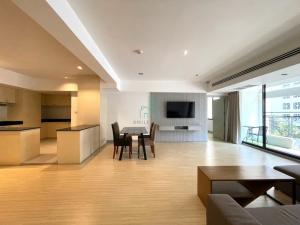 For RentCondoSukhumvit, Asoke, Thonglor : Renovate 2 bedrooms for rent walking distance to BTS and MRT Asoke