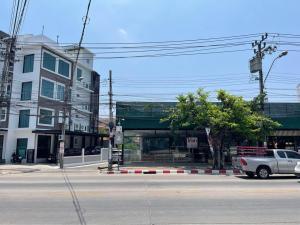 For RentShowroomNawamin, Ramindra : 1-story showroom, good location, next to the road, for rent, Ramintra-Khubon area. Near Synphaet Hospital, Ramindra, only 4.7 km.