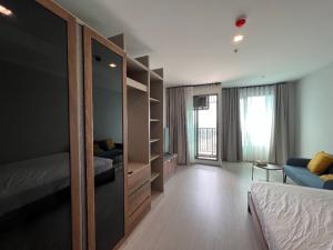For RentCondoLadprao, Central Ladprao : Condo for rent Life@ladprow next to BTS Ladprao, opposite to Central and Horwang school. Acess easily to Lotus supermarket (next door)