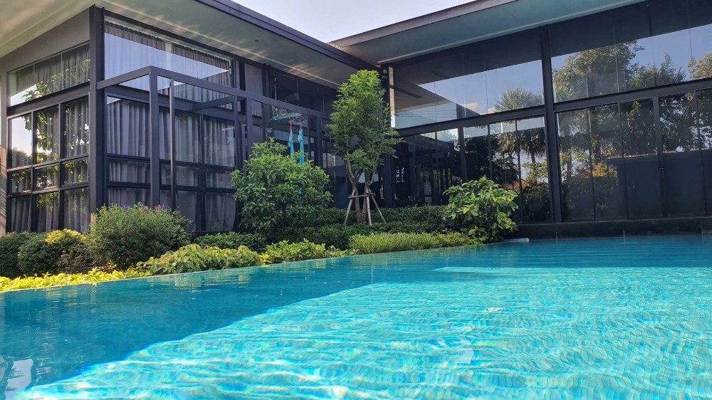 For SaleHouseRama5, Ratchapruek, Bangkruai : For sale: luxury house with guest house, Rama 5, only 1 km. from Tesco Lotus Nakhon In, near Denla School, Central West Ville, size 276 sq m, price 59 million, interested 097 - 465 5644 T.C HOME