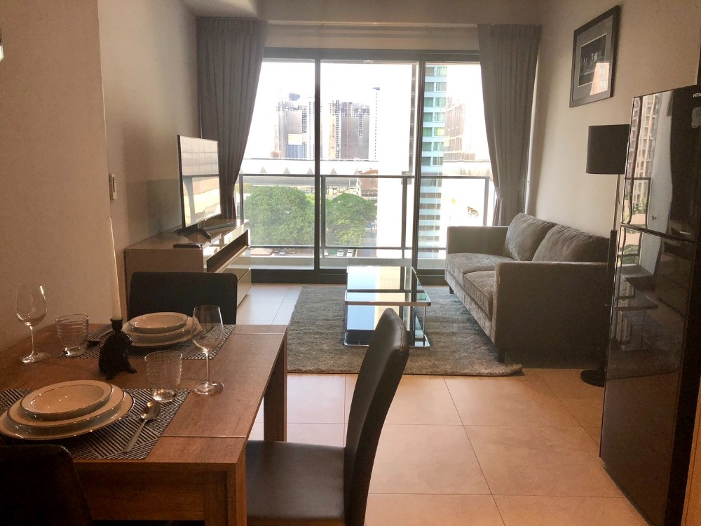 For SaleCondoSukhumvit, Asoke, Thonglor : The Loft Asoke MRT Phetchaburi Urgent sale!! 10.6 million baht, room size 49.17 sq m, with furniture. Please contact us to make an appointment to see the room.