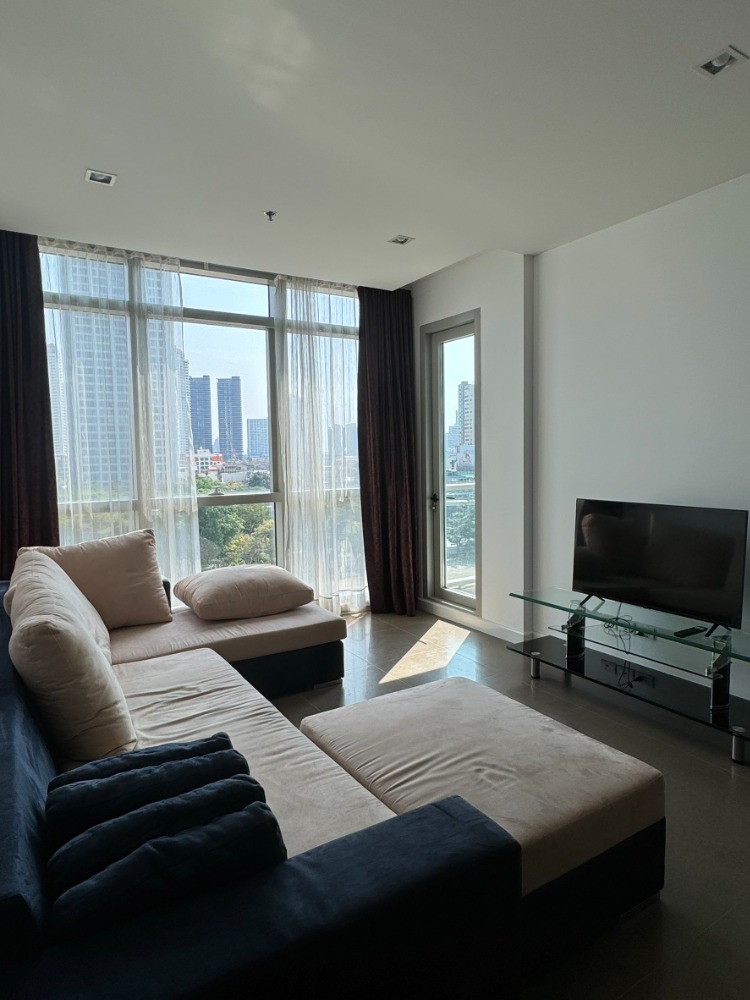 For RentCondoWongwianyai, Charoennakor : The River 1bedroom, very beautiful room, high floor, good view. Reserve before its gone. Hurry. Only 35,000.