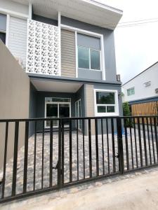 For RentTownhouseSamut Prakan,Samrong : For rent: Casa City Mega Bangna, behind the edge.