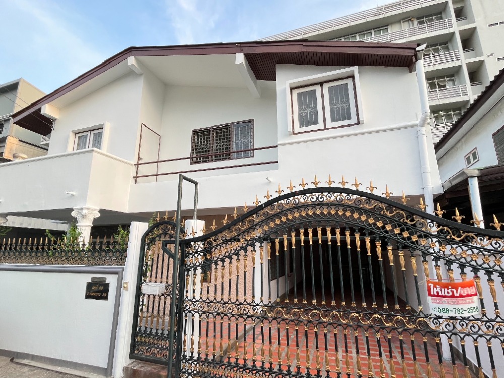 For RentHousePattanakan, Srinakarin : Private House for Rent, Pattanakarn 39 Rd., Fully Furnish, Ready to move in 22,000 - 25,000. Baht per. Month