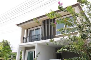 For SaleHousePattanakan, Srinakarin : 2-story detached house for sale, Golden Village Onnut Pattanakarn, Golden Village On Nut Phatthanakan, Soi On Nut 65, Sukhumvit 77, corner plot, lots of usable space, near Airport Link Thap Chang Station, area 64 sq m.