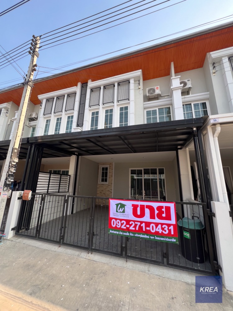 For SaleTownhousePathum Thani,Rangsit, Thammasat : For Sale: Golden Townhouse, Vibhavadi-Rangsit, 4 bedrooms, 3 bathrooms, Built-in Kitchen, Ready to move in.