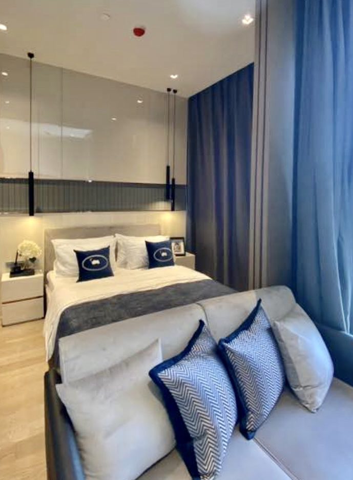 For RentCondoSilom, Saladaeng, Bangrak : luxury 1bed room *Ashton Silom 35fl close to BTS chong nonsi station 350 meters High rise