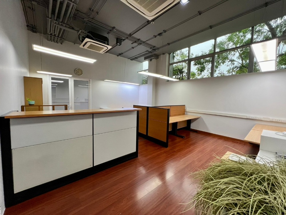 For RentOfficeLadprao101, Happy Land, The Mall Bang Kapi : Luxury office for rent, Lat Phrao 101- Nawamin 95, complete office furniture. Ready to move in the morning immediately.