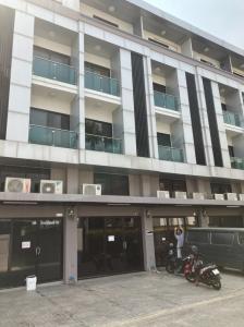 For RentOfficeLadprao, Central Ladprao : Commercial/office building for rent, 4.5 floors, Soi Lat Phrao 18. Can be entered and exited from Vibhavadi and Ratchada. Can be used to make an office for a company. Near MRT Lat Phrao Station
