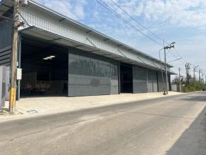 For RentWarehousePathum Thani,Rangsit, Thammasat : Warehouse for rent, size 700 sq m., with 2-story office, newly built, next to the main road, Khlong 4 area, Lam Luk Ka.