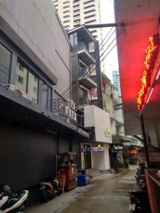For SaleShophouseSukhumvit, Asoke, Thonglor : LTH9921 – Commercial FOR SALE In Phromphong size 280 Sq. M. Near BTS Promphong Station ONLY 42.5 MB