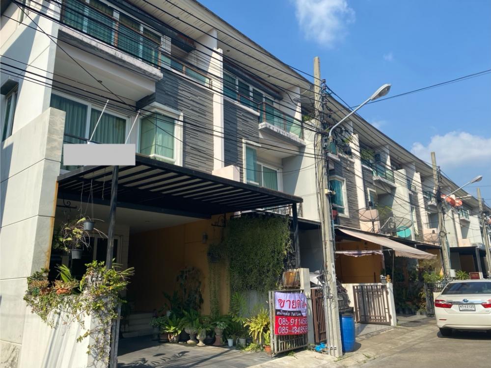 For SaleTownhouseChokchai 4, Ladprao 71, Ladprao 48, : ❤️❤️❤️ Townhome for sale in Pattra Villa Village 8, corner plot, private garden. Interested, line tel 0859114585 ❤️ Pattra Village 8, size 21.5 sq m, 3 floors, 3 bedrooms, 4 bathrooms, 1 living room, price only 5.8 Million, transfer fee is half each, free