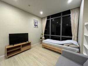 For RentCondoSukhumvit, Asoke, Thonglor : 📌Ready to move in Condo   The Room Sukhumvit 21    📌 Line : @jhrrealestate