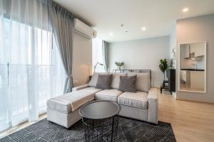 For SaleCondoRatchadapisek, Huaikwang, Suttisan : For sale 🎀 Noble Revolve Ratchada 2, 7th floor, corner room, garden view, size 38 sq m., fully furnished, ready to move in.