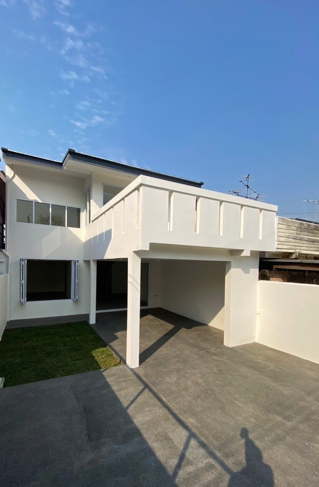 For SaleTownhouseChokchai 4, Ladprao 71, Ladprao 48, : Two-story semi-detached house for sale at 5.49 million baht, Ladprao Area