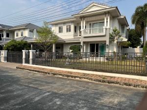 For SaleHouseSamut Prakan,Samrong : House for sale, Nantawan Village, Srinakarin, beautiful house, ready to move in, beautiful house, new condition, ready to move in, natural atmosphere, private