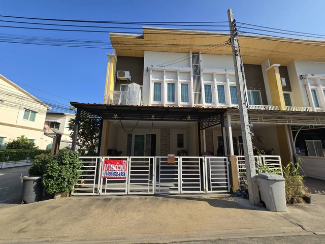 For SaleTownhouseRama5, Ratchapruek, Bangkruai : Townhome for sale, Golden Town Rattanathibet-Bang Phlu BTS Station, 23.9 sq m, corner plot, on the main road.