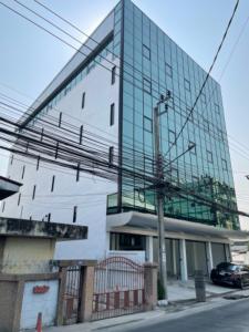 For RentOfficeChokchai 4, Ladprao 71, Ladprao 48, : Home for rent & Sale Sell-for rent 6-story office building with elevator, plenty of parking for 16 cars, near CDC.Central Eastville. Can enter and exit on many routes, Lat Phrao Road, Soi Pho Kaew, Lat Phrao 101, connecting to the road along Ramintra Expr