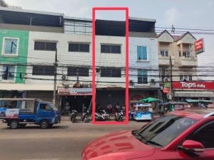 For SaleShophouseKasetsart, Ratchayothin : Shophouse for sale, 2.5 floors, 12 sq m, with rooftop, next to the main road, Lat Phrao-Wang Hin, commercial location, ready to live.