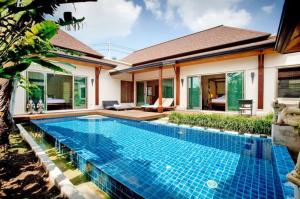 ให้เช่าบ้านภูเก็ต : ✨🏠 Modern Tropical Pool Villa in Nai Harn 🏠✨