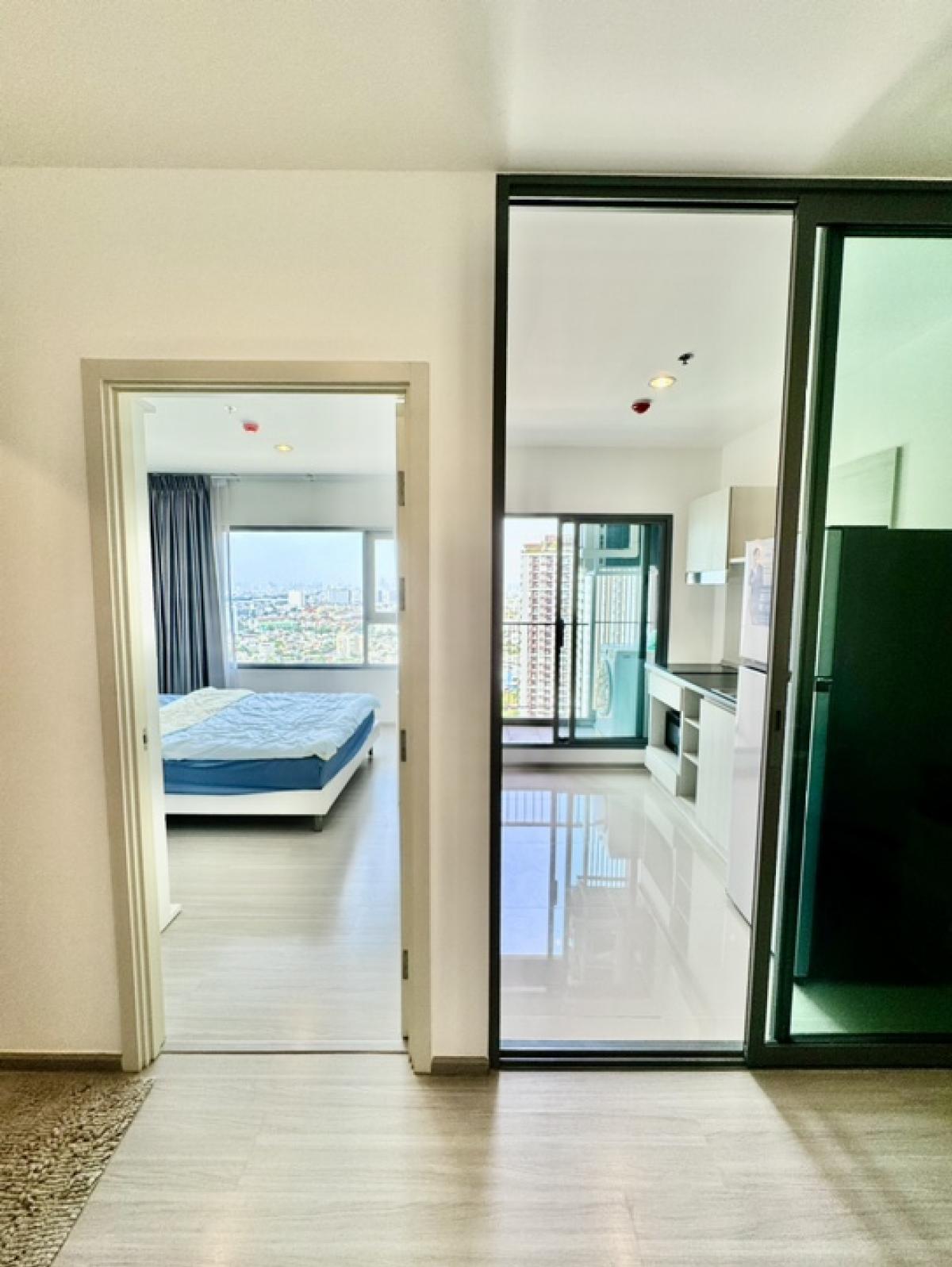 For SaleCondoThaphra, Talat Phlu, Wutthakat : Condo for sale, Aspire Sathorn-Ratchapruek, 31st floor, top floor, beautiful view, good view angle, not blocked by Supalai Condo, view to the east.