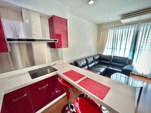 For SaleCondoRatchathewi,Phayathai : My goodness!!! Selling at a great price🔥2 bedrooms, near Siam, Central World, Chula. If interested, please contact me. Before the room no longer exists ⭐