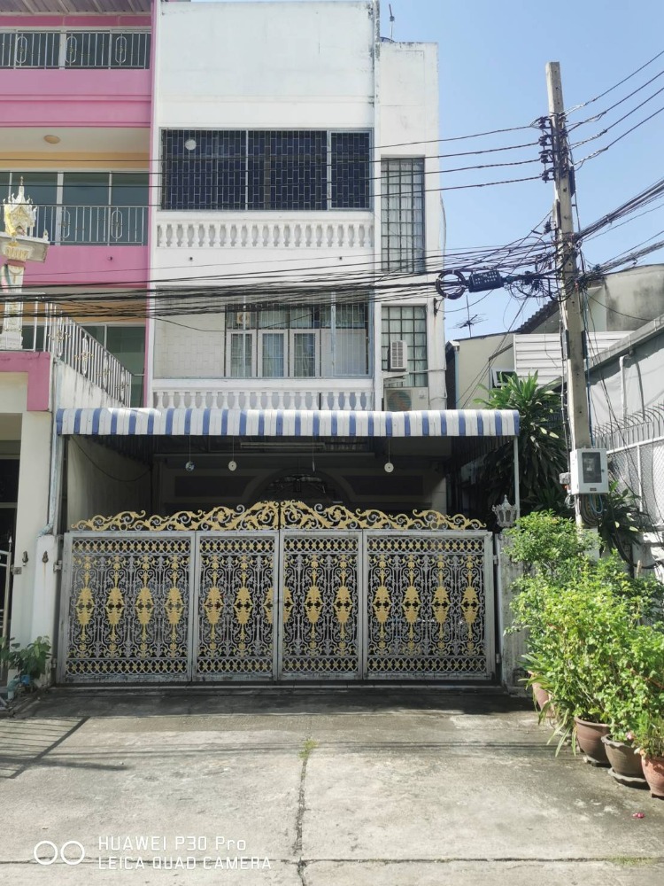 For SaleTownhouseSathorn, Narathiwat : For sale or rent, 3-story townhouse, good location, Bang Kho Laem District, Bangkok. (Owner sells it himself)