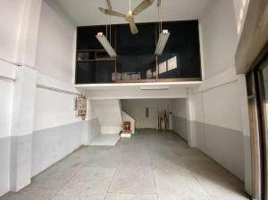 For RentShophouseYaowarat, Banglamphu : ⭐Building 4 storey on the main street with lift in Bangkok China town , suitable for living , office, or warehouse