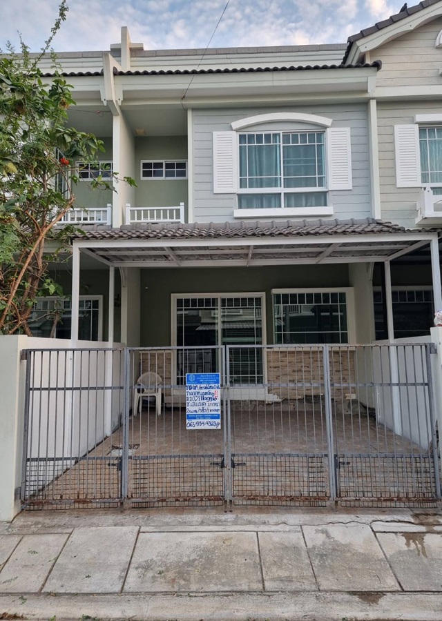 For SaleHouseSamut Prakan,Samrong : Townhome for sale/rent, Villagegio Bangna project, area 18.1 sq m, on a potential location in Bangna zone, within Soi ABAC Bangna, convenient entry and exit to the city. Near Burapha Withi Expressway, only 7 km., Bang Sao Thong, Samut Prakan Province.