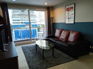 For RentCondoSukhumvit, Asoke, Thonglor : Condo Serene Place Sukhumvit 24 near BTS Phrom Phong. Beautiful room for rent