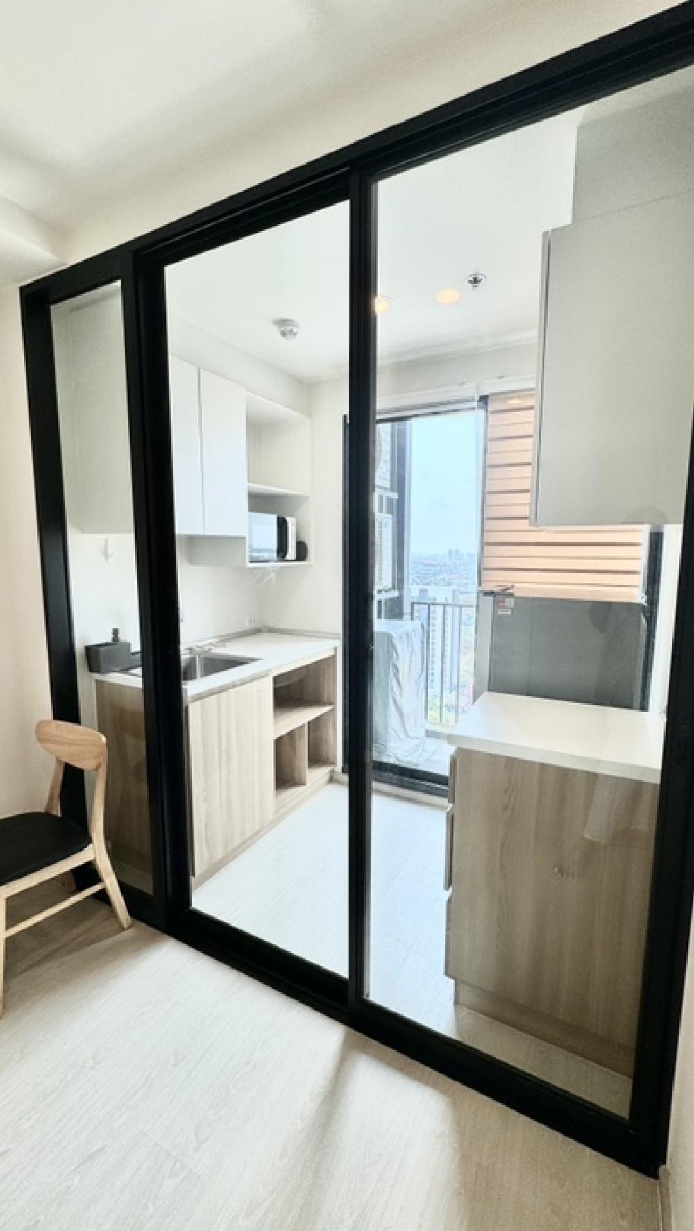 For RentCondoChaengwatana, Muangthong : Condo for rent Nue Noble Chaengwattana 9,500฿(Nue Noble Chaengwattana) 31 sq m. *Closed kitchen, 24th floor, good location, next to MRT Muang Thong Thani.