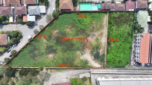 For SaleLandNawamin, Ramindra : Cheap sale, large plot of land, good location. Square shape, area 1,051 square wah, Soi Sukhapiban 5, Soi 62, very cheap price, must hurry and reserve!!