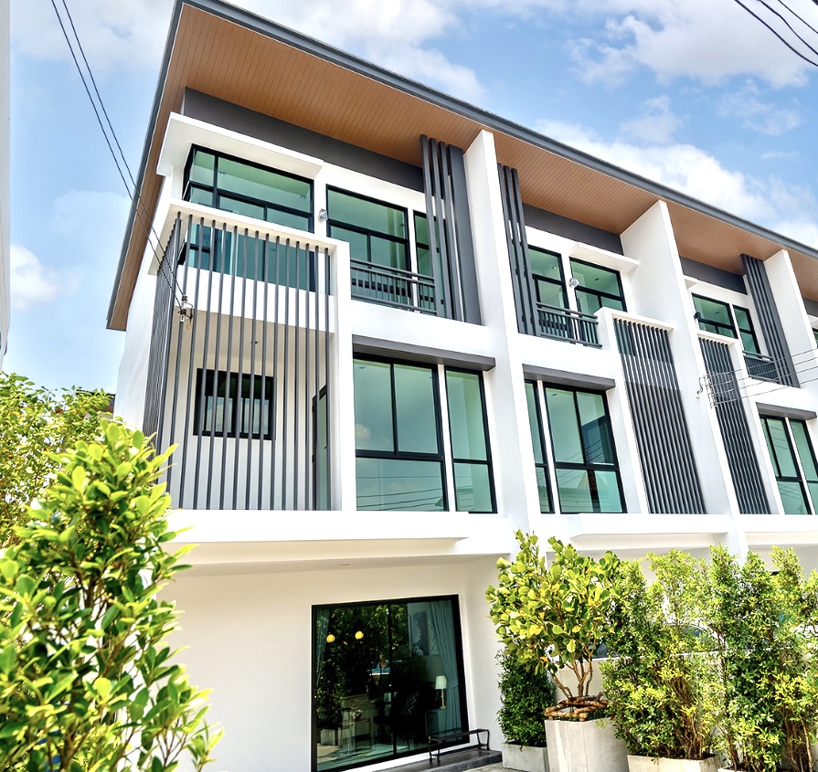 For SaleTownhouseChokchai 4, Ladprao 71, Ladprao 48, : New townhome, Premium Townhome, 3 floors, next to BTS Lat Phrao, Big C Lat Phrao 1, modern style. Beautiful, pleasing, good location
