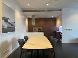 ให้เช่าคอนโดวิทยุ ชิดลม หลังสวน : For Rent  3 bedrooms 185 Rajadamri Luxury Condo Near BTS Ratchadamri Fully furnished Ready to move in