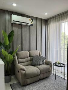 For RentCondoSukhumvit, Asoke, Thonglor : Trapezo Sukhumvit 16 / 52 sq m. 2 bedrooms, 1 bathroom, 5th floor.
