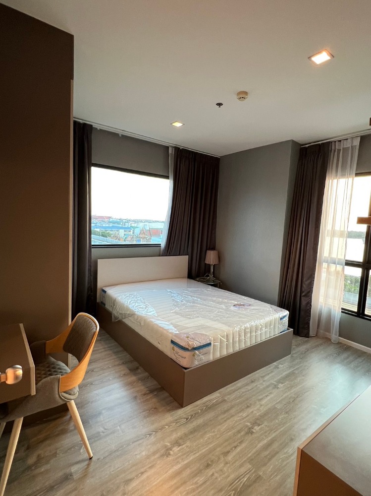 For RentCondoSamut Prakan,Samrong : Ag post Urgent for rent!! Large room, 2 bedrooms, high floor, Chao Phraya River view. Airy and comfortable, convenient to travel, close to BTS Paknam, only 200 meters 📍 KnightsBridge Sky River Ocean Condo 📍