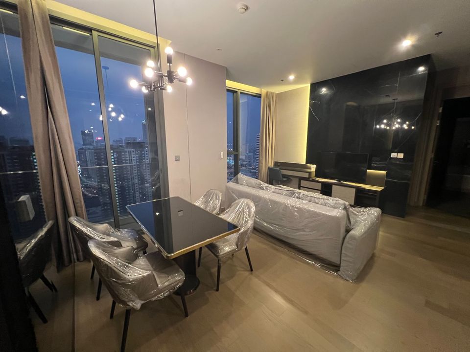 For RentCondoRama9, Petchburi, RCA : #Condo for rent The Esse at Singha Complex near MRT Phetchaburi - 2 bedrooms, 2 bathrooms - 32nd floor, size 73 sq m. - fully furnished, rent 70,000 baht/month.