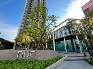 For RentCondoChaengwatana, Muangthong : Condo shop for rent, New Noble Ngamwongwan, good location next to the main road. Suitable for opening an office or shop. If interested, contact Line @841qqlnr